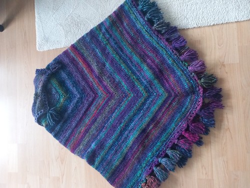 Poncho selbstgestriclkt - poncho, in