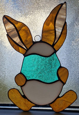 Osterhase TIFFANY-GLASKUNST, Fensterbild Osterhase mit Ei, Oster dekoration.