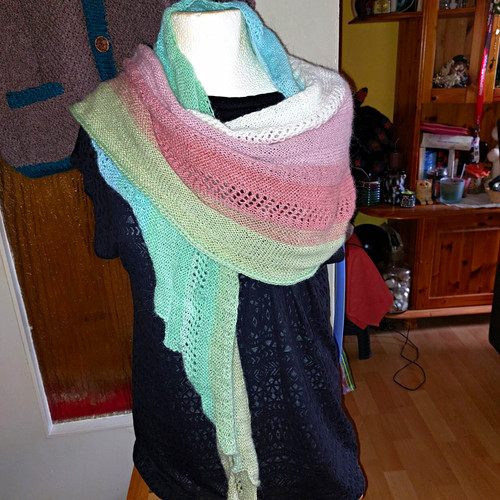 Handgestricktes dreieckstuch - handgestricktes,