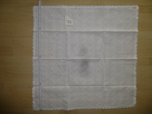 Tischdeckchen bestickt 75 - 75, *