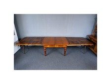 restau. Antiker Kulissentisch