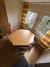 Ausziehbarer hexagonaler Esstisch mit 6 passenden Stühlen