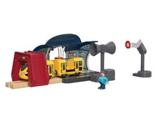 Playtive Holz Eisenbahn Technologieset Kinder Spiel Interaktiver Bahnhof 10 tlg