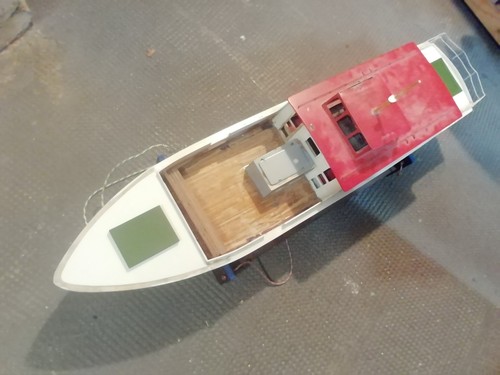 Modellboot müsste ein