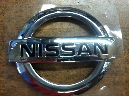 Nissan heck emblem - heck,