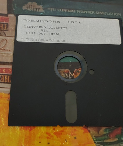 Commodore model 1571 - commodore,