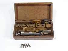 Schraubenkopfpoliermaschine