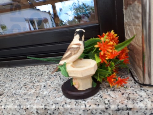 Vogelfigur der haussperling - vogelfigur,