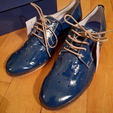 Eleganter Lackschnürschuh aus