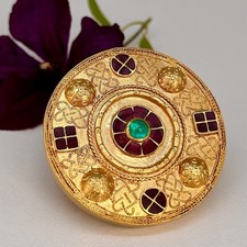 Große vergoldete Fibel aus Sterling-Silber mit japanischem Emaille und Smaragd