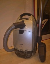 Miele S548 H.E.P.A Staubsauger mit Turbo Plus Bodenbürste