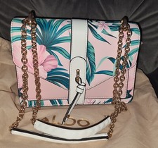 Ausgefallene Handtasche von Aldo rosa  Design