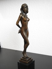 Bronzeskulptur / Akt Frau /