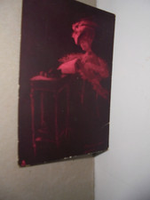 Künst.AK "La Parisienne" Frau,Federhut,Stola,Zeitung,Kleiner Tisch gel.6.AOUT.13