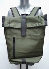 ANGESAGTER RUCKSACK IM KURIER