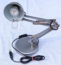 Schreibtischlampe im Pixar Style, stabiler Gelenkarm, Metall, grau, GU10