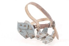 2 x alte Schuhkralle Eis Spikes Vintage Metall mit Lederriemen Gehhilfe