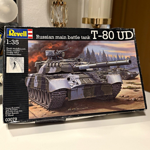 Revell ud panzer - t-80,