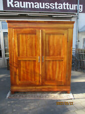 Biedermeier Kleiderschrank um 1840 in Massiv Kirschbaum