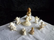 8 Engel aus Ton / Keramik Miniaturfiguren, Konvolut