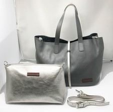 Zwei taschen einer - zwei, in
