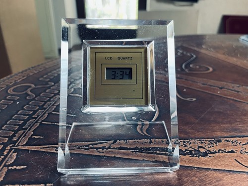 Schreibtisch uhr plexiglas lcd - schreibtisch,