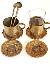 2 Teeglashalter mit Löffeln