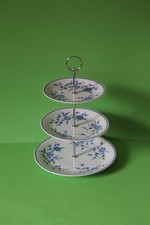 zauberhafte dreistöckige Etagere Teller Seltmann Weiden Bayerisch Blau 078515