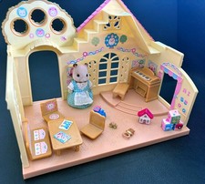 Sylvanian Families - Waldkindergarten - Forest Nursery mit 3 Figuren