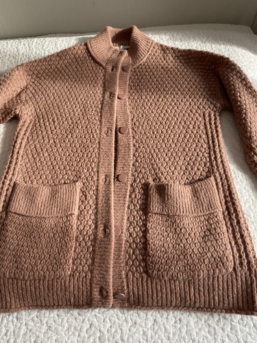 Wunderschöne neue strickjacke - wunderschöne,