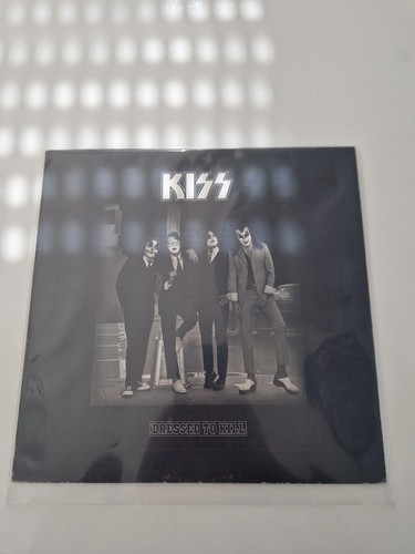 Kiss dressed to - kiss,