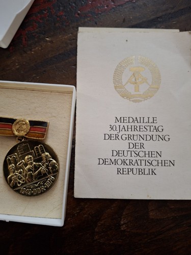 Ddr medaille mit urkunde 30 - medaille,