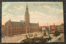 alte Lithografie Postkarte Hamburg Rathaus und Kaiser Wilhelm Denkmal unbeschr.