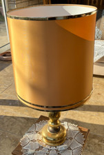 Klassische Vintage-Tischlampe, edles Erscheinungsbild, Messing Lampenfuß