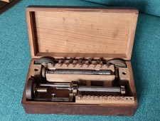Alte Uhrmacherdrehmaschine F