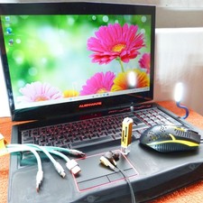 XL SET Alienware M17x R3 HIGHEND 17 Zoll GAMING l 16GB RAM l 2TB SSD HDD Core i7