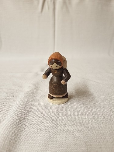 Frau mit kiepe holzfigur - mit,