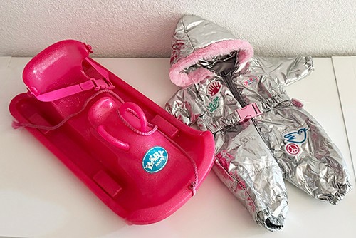 Schlitten und schneeanzug zapf - schlitten,