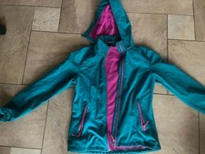 Graue Softshelljacke mit