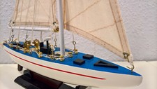 Schiffsmodell Rennyacht Sportboot Holz Segelschiff Segler 42cm hoch
