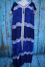 Farbenfrohes Strandkleid mit