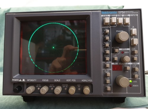Tektronix 1751 waveform - tektronix, waveform/vector