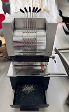 Zahlen -Perforiermaschine mit verstellbarem Räderwerk