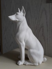 DOBERMANN, FIGUR,  DEKO STATUE SKULPTUR Porzellan/Terracotta weiß Höhe ca. 28 cm