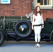 MRS EMMA PEEL OO GAUGE FIGUR