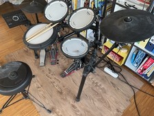 Roland TD17 Kit, Ride Becken, DW Double Bass Pedal, 2x Yamaha HS 5, K&M Sitz