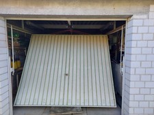 gebrauchtes Garagen Kipptor,  weiß- Grün, für Heimwerker 