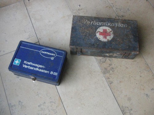 Alter verbandskasten - x,