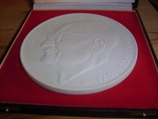 Meissen Medaille des MfS 16cm