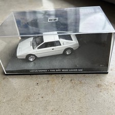 X LOTUS ESPRIT JAMES BOND